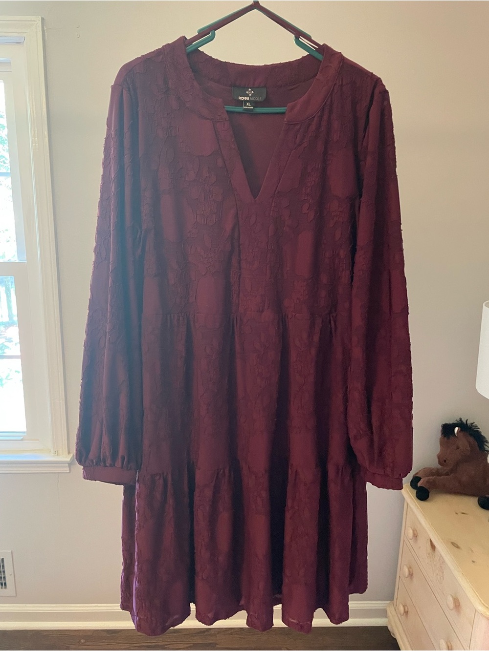 Ronni Nicole Burgundy Textured V-Neck Tiered Midi Dress